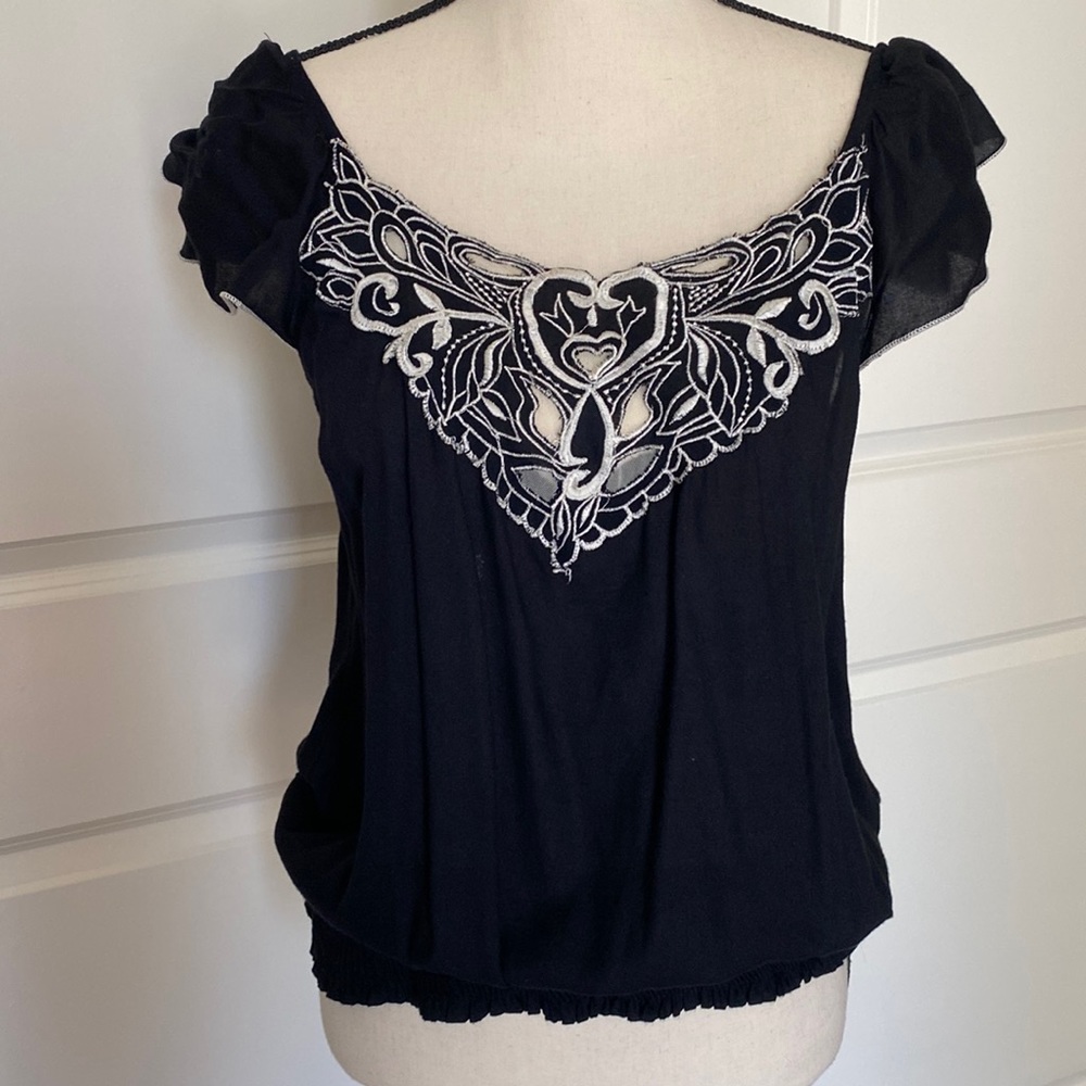 ANGIE womens Size M Tunic Top Black EMBROIDERED V Neck Cap Sleeve Boho